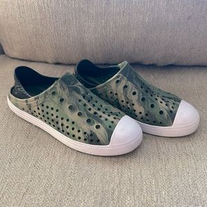 Boys camo sketcher slip ons size 5